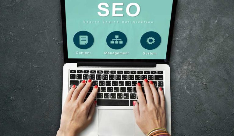 Visuel illustratif article Référencement naturel SEO définition et bonnes pratiques - site Vert Plume Webmarketing, Freelance webmarketing, consultante stratégie digitale et freelance marketing digital. Prestations référencement naturel SEO, Google Ads, community management, stratégie Inbound Marketing, conseil