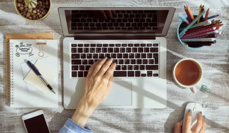 Visuel illustratif de l'article freelance marketing digital : définition, métiers, mission et prix et tarifs freelance webmarketing - site Vert Plume Webmarketing, consultante stratégie digitale