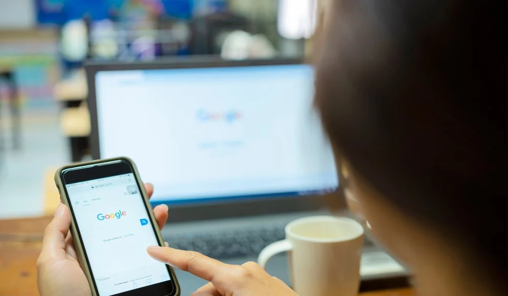 Visuel article Google Ads incorpore l’IA - site Vert Plume Webmarketing, freelance marketing digital, consultante SEO GEO et Google Ads SEA