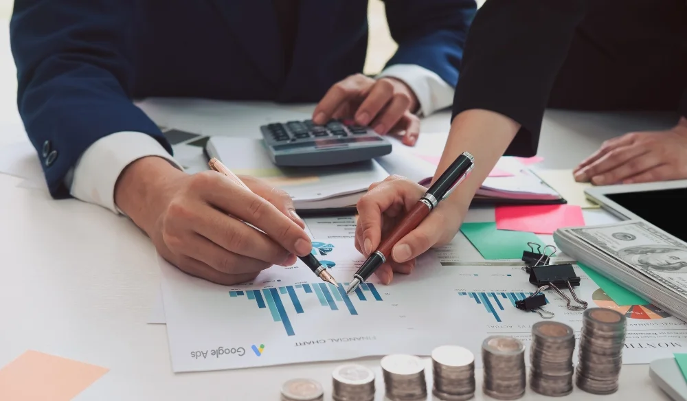 Illustration de l'article "Quel budget Google Ads pour une campagne Search ?" par Vert Plume Webmarketing, consultante marketing digital freelance, experte SEO et Google Ads Search