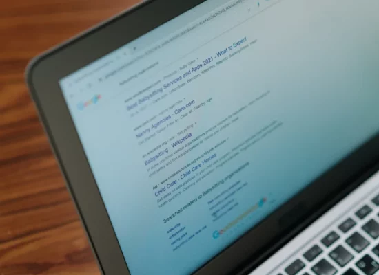 Article AI Overview impact sur le SEO - illustration - blog Vert Plume Webmarketing - freelance webmarketing et stratégie digitale