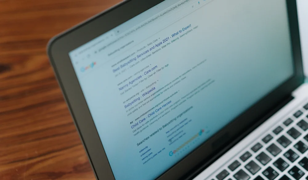 Article AI Overview impact sur le SEO - illustration - blog Vert Plume Webmarketing - freelance webmarketing et stratégie digitale